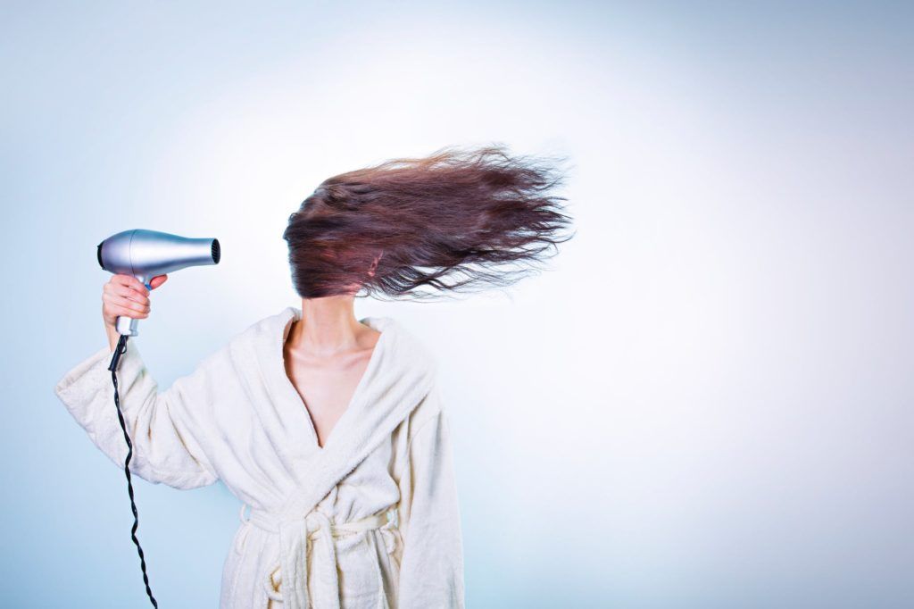 5 Easy Ways to prevent frizzy hair in winters