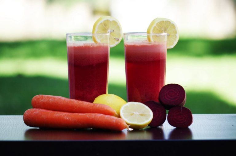 7 Reasons why Women should drink beetroot and carrot juice every day