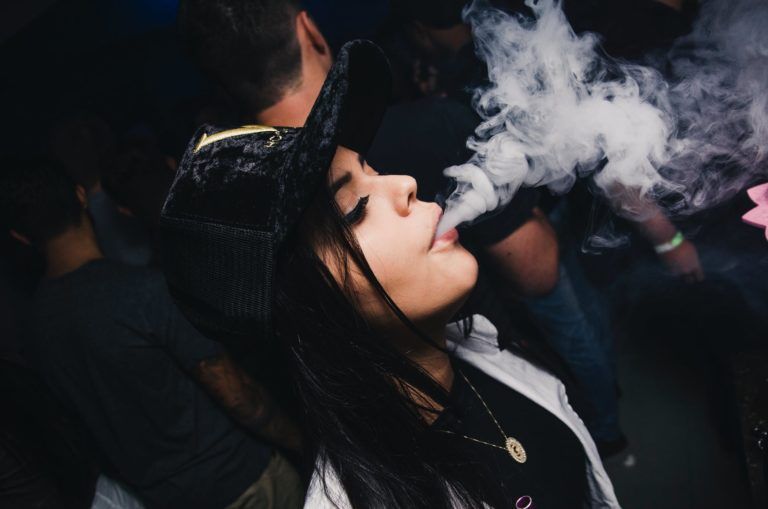 Research revealed: Vaping does not stain teeth