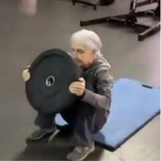 Video of a 72-year-old woman doing the Mayweather workout